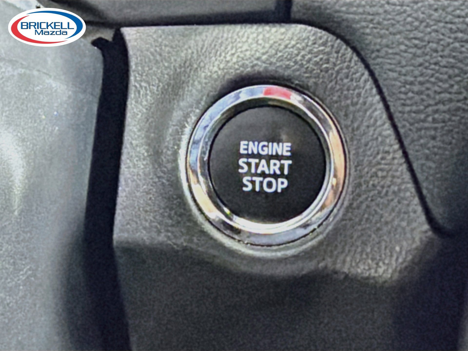 Used 2025 Toyota RAV4 XLE FWD image 32