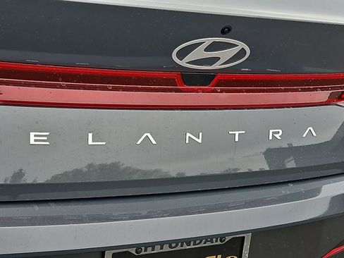 Used 2026 Hyundai Elantra SE FWD image 11