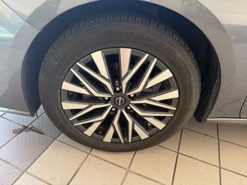 Used 2025 Nissan Altima 2.5 SV FWD image 24
