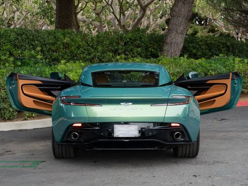 Used 2024 Aston Martin DB12 Coupe RWD image 7