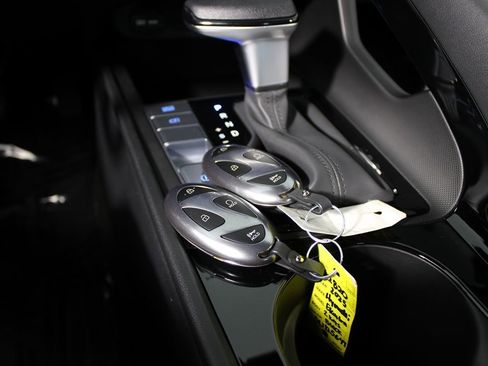 Used 2025 Hyundai Elantra Blue image 19