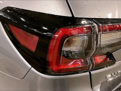 Used 2025 Subaru Outback Premium AWD/4WD image 29