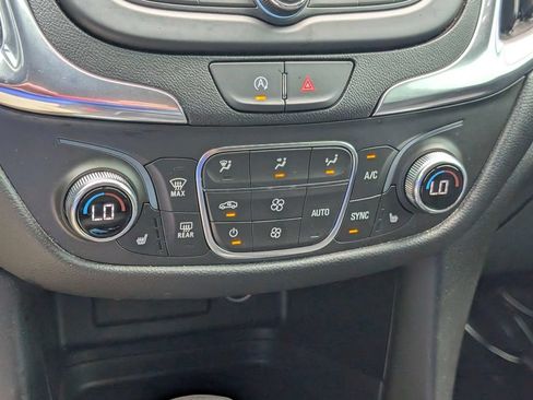 Used 2022 Chevrolet Equinox LT FWD image 22