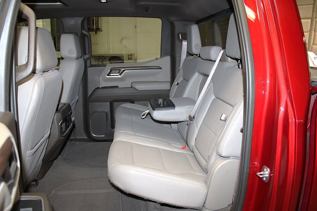 Used 2024 GMC Sierra 1500 SLT w/ SLT Premium Plus Package AWD/4WD image 28
