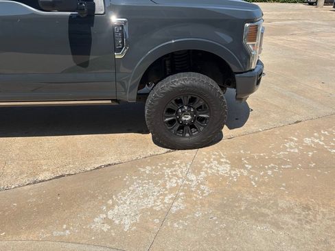 Used 2021 Ford F250 Platinum w/ Tremor Off-Road Package AWD/4WD image 2