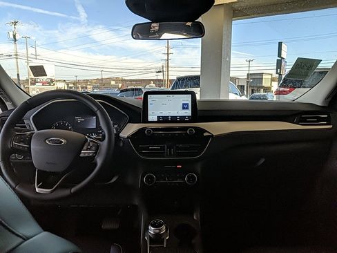 Certified 2022 Ford Escape SEL w/ Class II Trailer Tow Package image 12