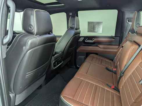 Used 2025 GMC Sierra 3500 Denali Ultimate AWD/4WD image 17