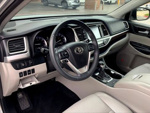 Used 2014 Toyota Highlander Limited image 17