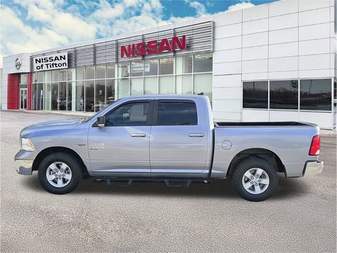 Used 2019 RAM 1500 Classic SLT w/ Luxury Group image 7