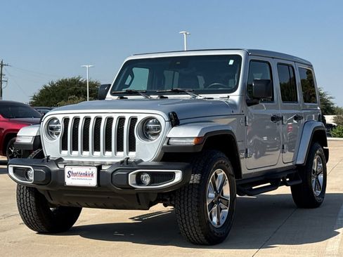 Used 2022 Jeep Wrangler Unlimited Sahara w/ LED Lighting Group AWD/4WD image 3