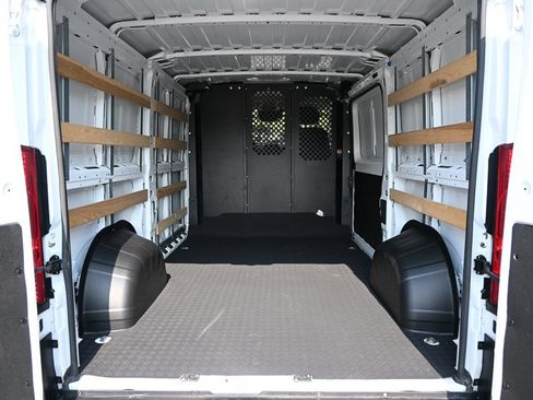 Used 2025 RAM ProMaster 2500 w/ U-Haul Equipment Group FWD image 27