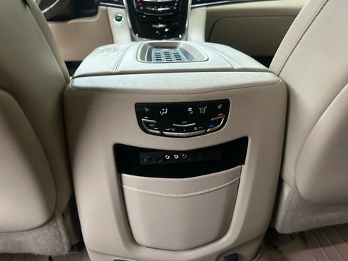 Used 2016 Cadillac Escalade Luxury image 20