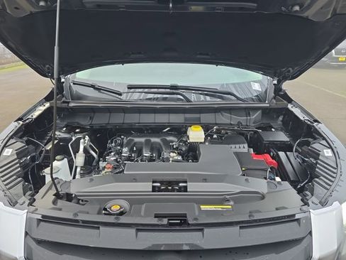 Used 2025 Nissan Pathfinder S image 28