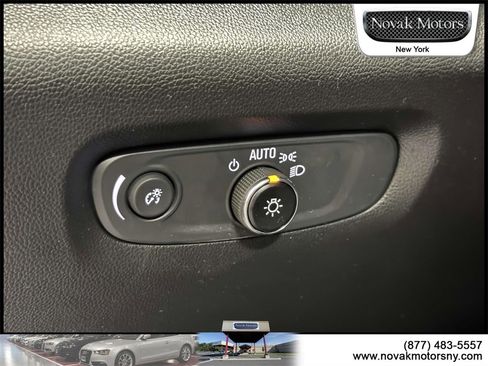 Used 2023 Chevrolet Traverse Premier image 9