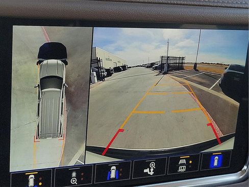 Used 2022 GMC Yukon Denali w/ Denali Premium Package image 18