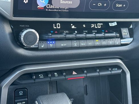 Used 2025 Toyota Tundra Limited image 19