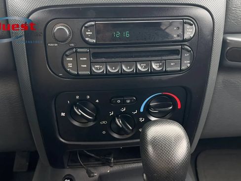 Used 2006 Jeep Liberty Sport AWD/4WD image 32