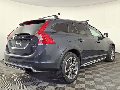 Used 2015 Volvo V60 T5 Cross Country w/ Climate Package image 9