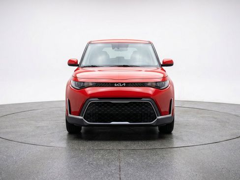 Used 2025 Kia Soul LX w/ LX Technology Package image 2