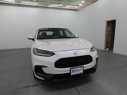 Certified 2025 Honda HR-V LX image 3