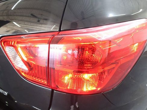 Used 2020 Nissan Pathfinder S image 29