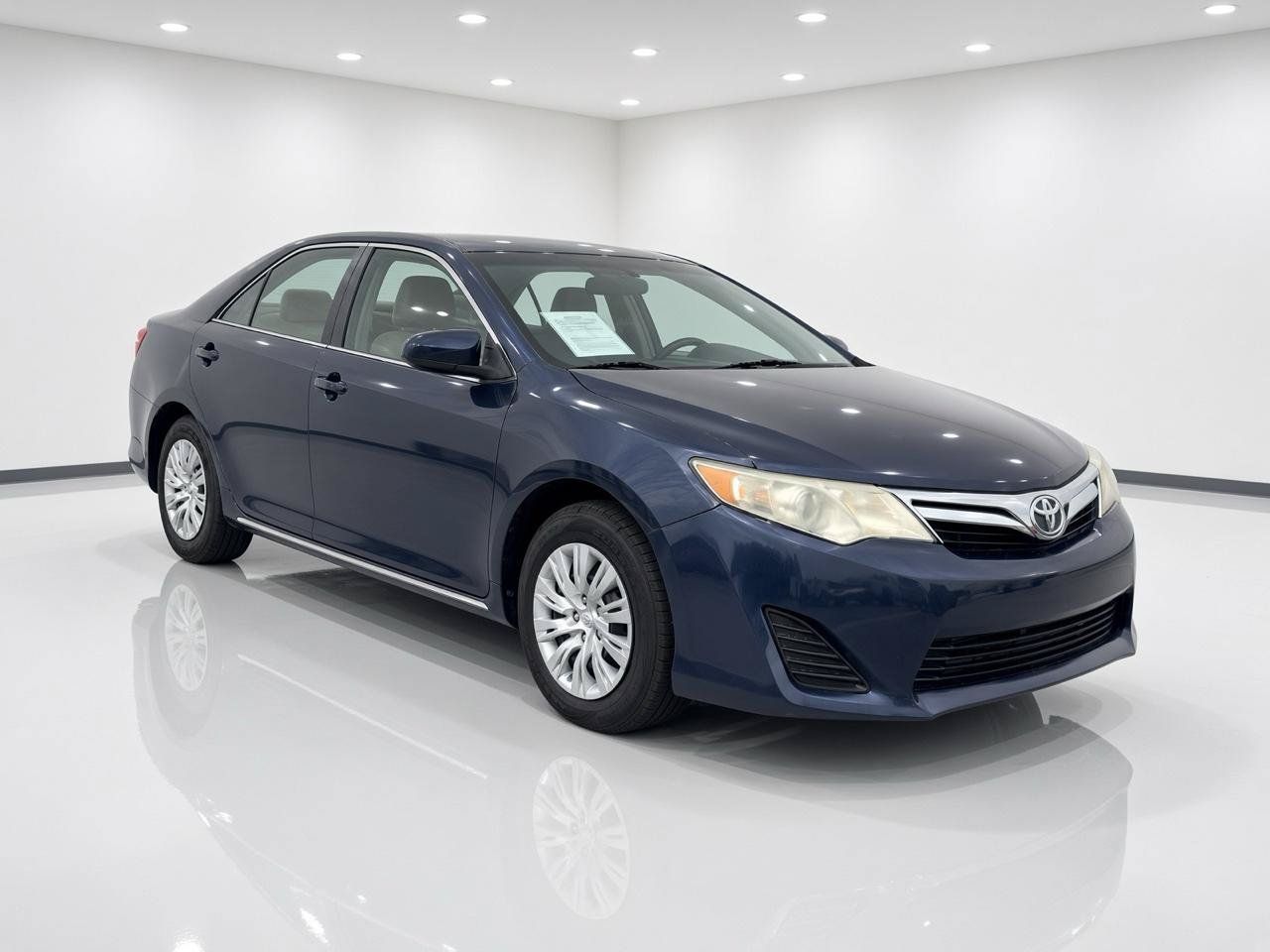 Used 2014 Toyota Camry LE FWD image 7