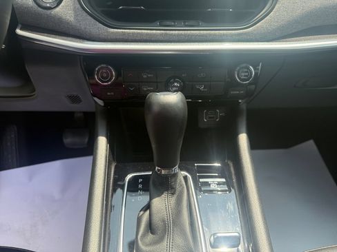 Used 2025 Jeep Compass Latitude AWD/4WD image 12