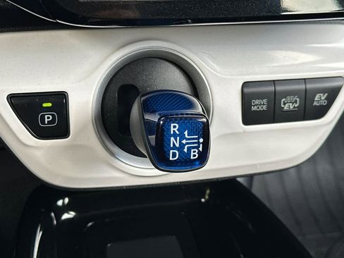 Used 2017 Toyota Prius Prime Premium image 24