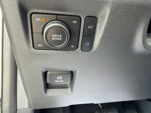Used 2025 Ford Expedition Active AWD/4WD image 30