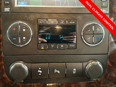 Used 2013 GMC Yukon XL Denali image 17