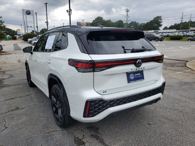 Used 2025 Volkswagen Tiguan SE R-Line AWD/4WD image 6