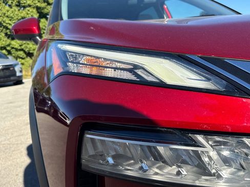 Used 2023 Nissan Rogue SV image 12