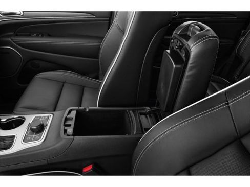 Used 2020 Jeep Grand Cherokee Overland RWD image 18