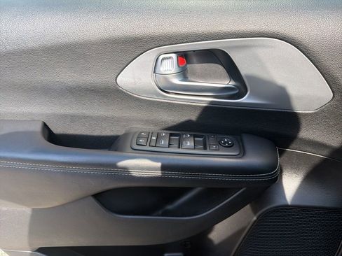 Used 2019 Chrysler Pacifica Touring-L w/ Advanced Safetytec Group FWD image 13