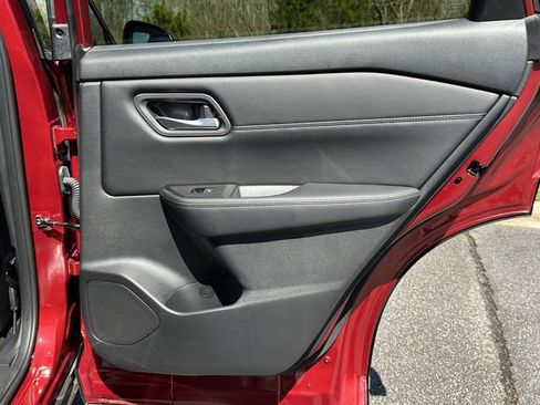 Certified 2025 Nissan Rogue SL AWD/4WD image 17