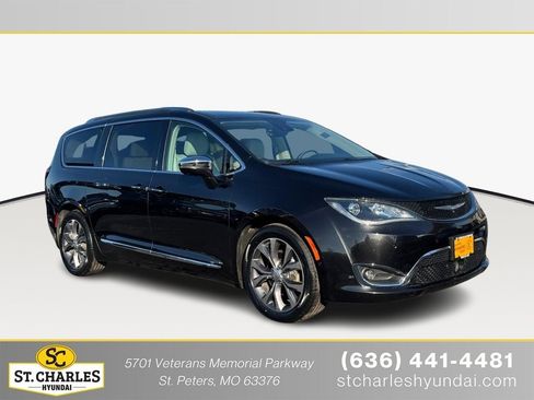 Used 2017 Chrysler Pacifica Limited w/ UConnect Theater Package image 1
