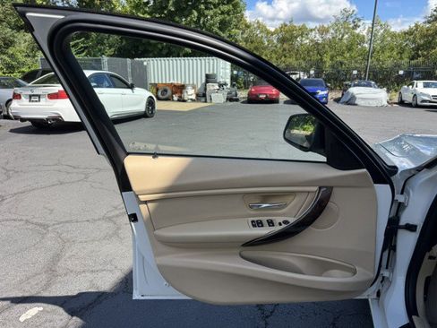Used 2015 BMW 320i Sedan RWD image 19