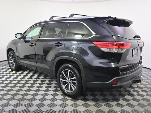 Used 2017 Toyota Highlander XLE AWD/4WD image 3