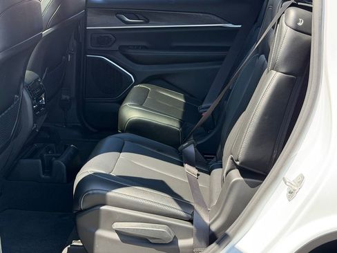 Certified 2023 Jeep Grand Cherokee L Limited w/ Luxury Tech Group II image 19