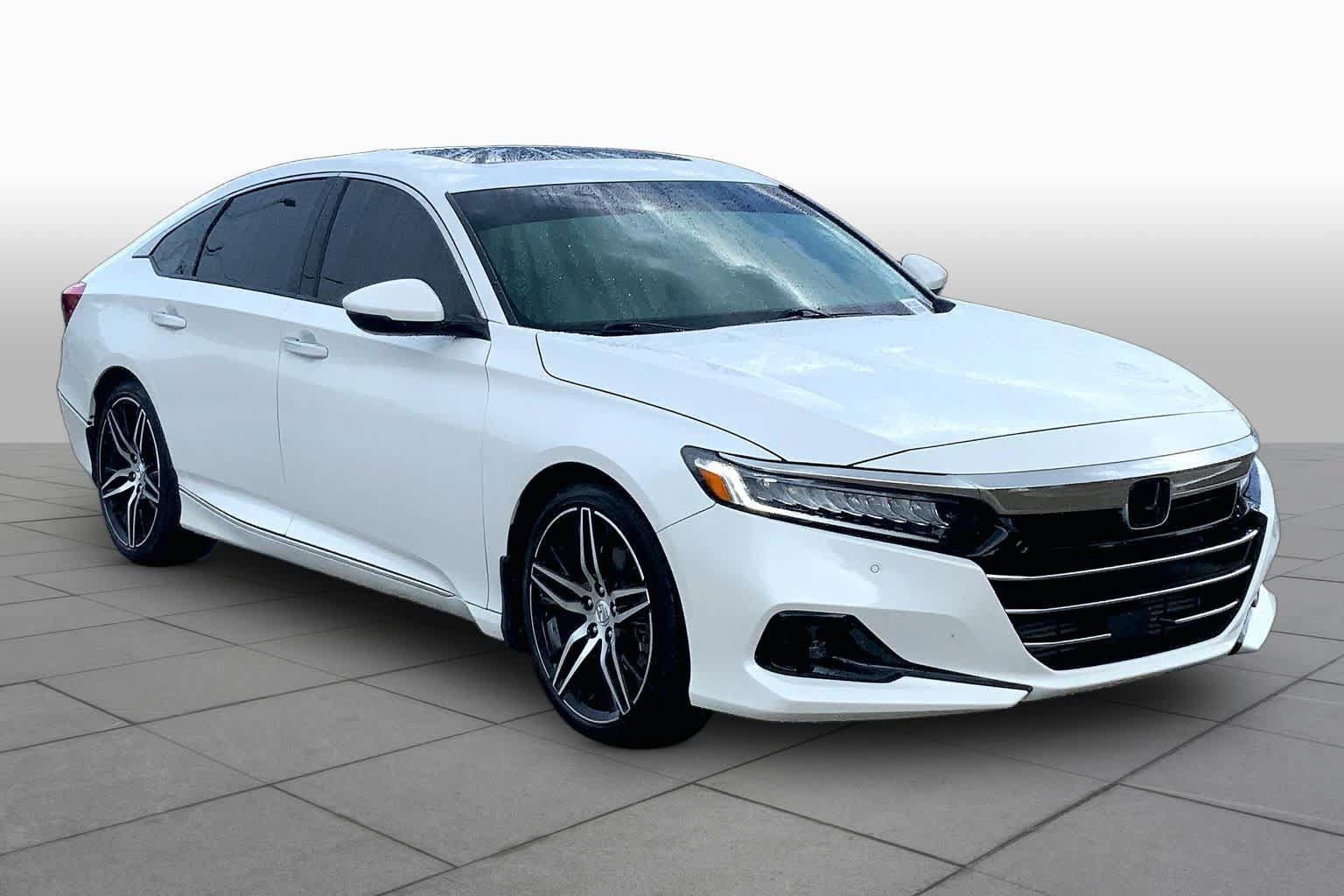 Used 2022 Honda Accord Touring image 2
