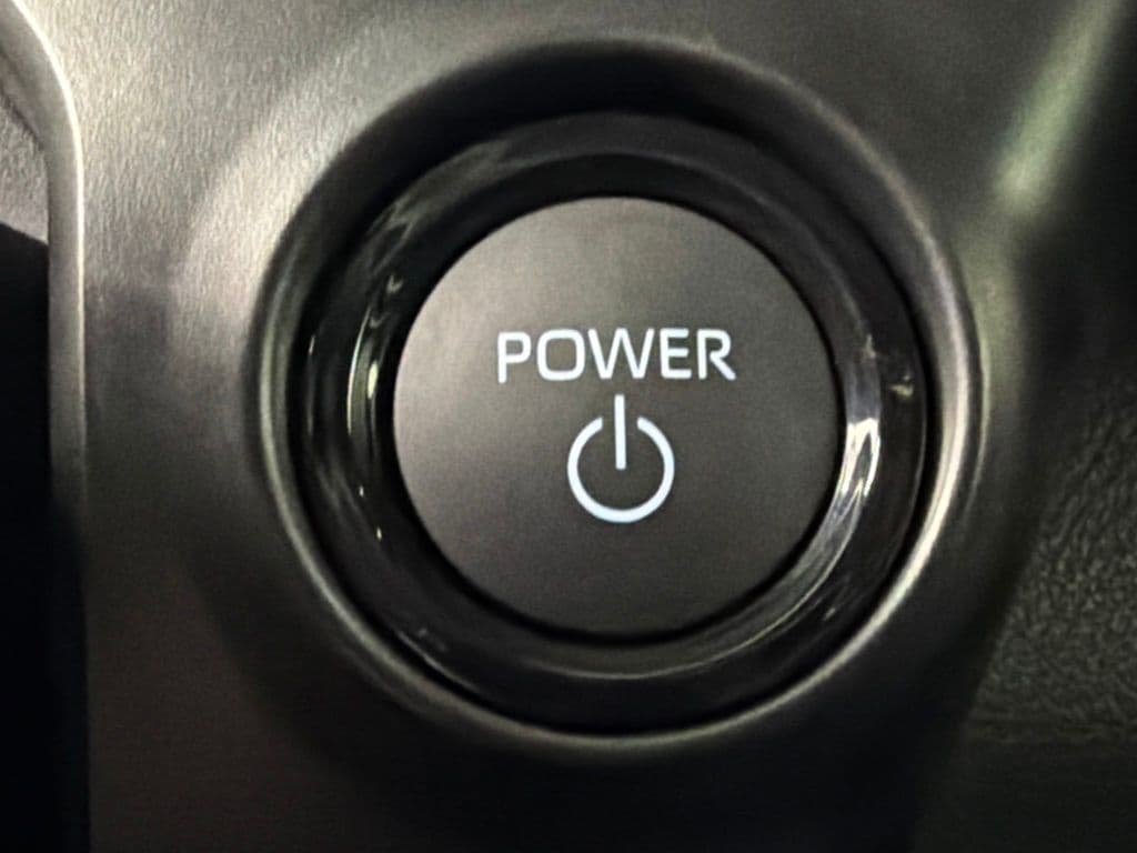 Used 2026 Toyota Sienna Limited FWD image 31
