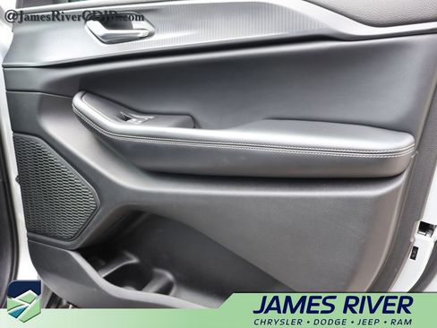 Used 2024 Jeep Grand Cherokee L Laredo AWD/4WD image 8
