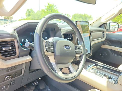 Used 2024 Ford Expedition Limited RWD image 17