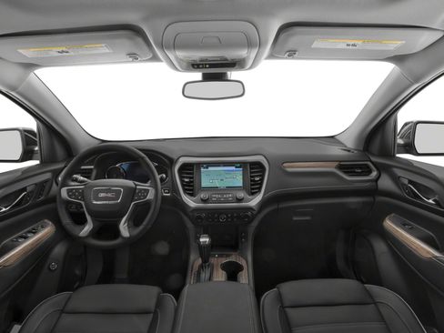 Used 2018 GMC Acadia Denali w/ Technology Package FWD image 5