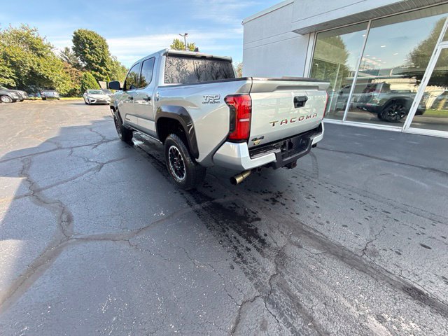 Used 2025 Toyota Tacoma TRD Off-Road AWD/4WD image 5