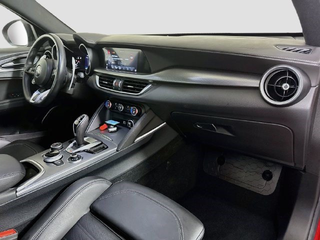 Used 2023 Alfa Romeo Stelvio Veloce AWD/4WD image 29