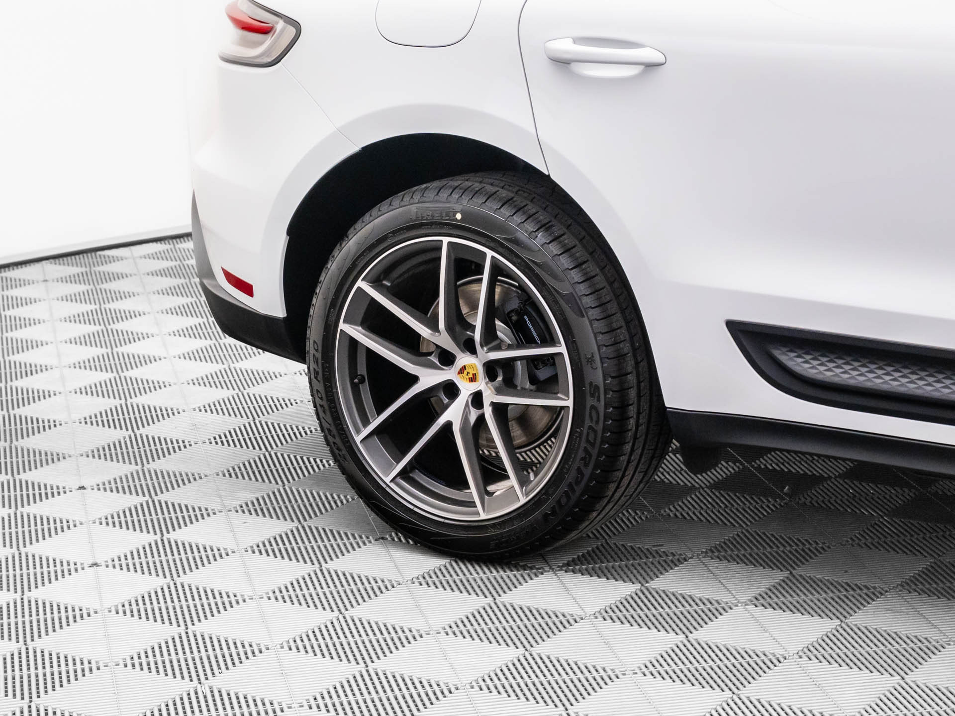 Certified 2026 Porsche Macan AWD/4WD image 33