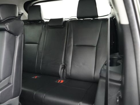 Used 2023 Toyota Highlander XLE image 72