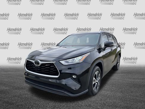Used 2020 Toyota Highlander XLE image 5