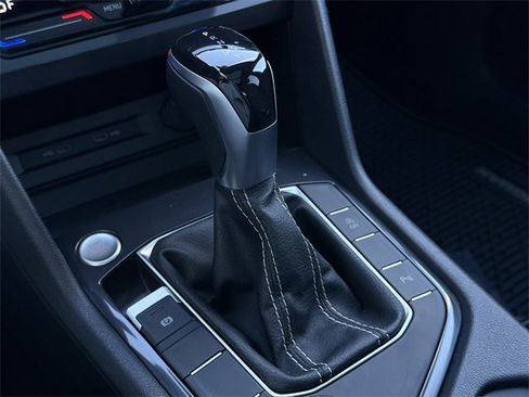 Used 2022 Volkswagen Tiguan SE R-Line image 20